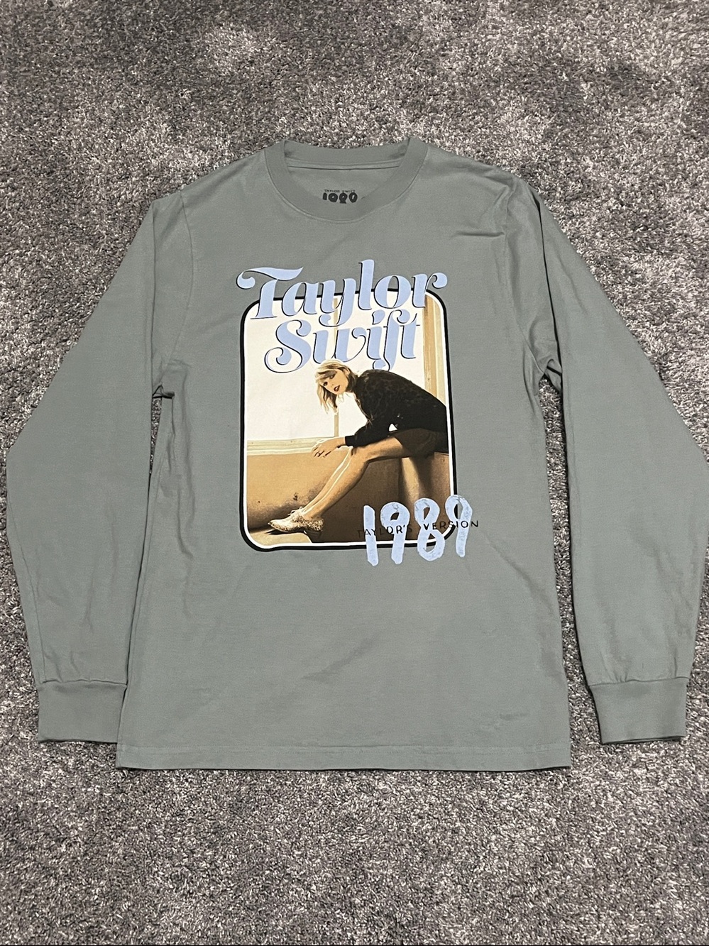 Taylor Swift 1989 Shirt Size Small/Medium Green Long Sleeve Knit